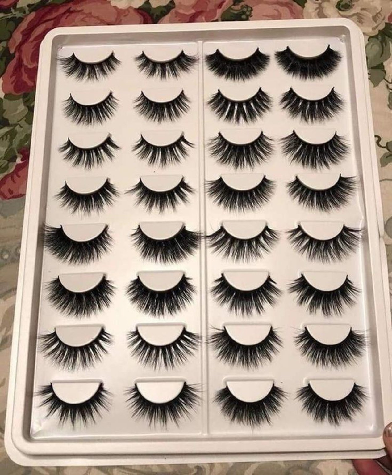 False Lash Display