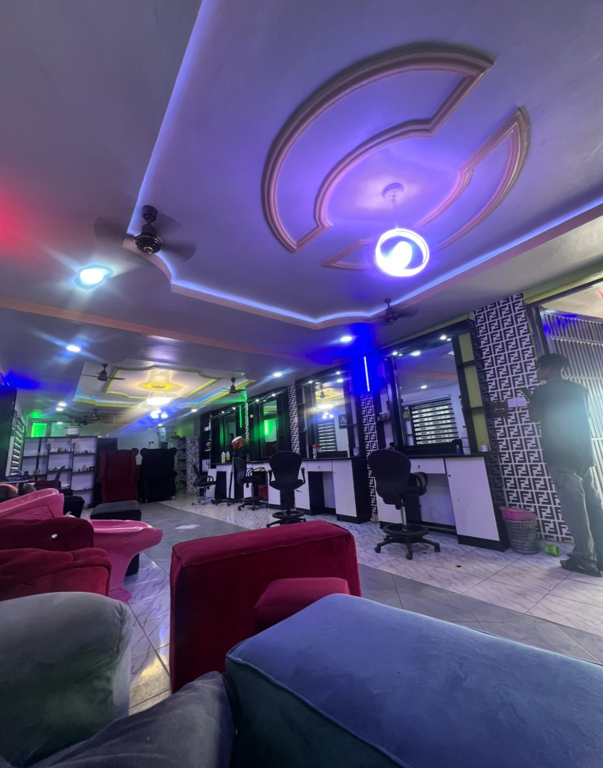 SKDOT salon interior